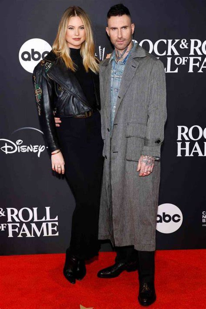 17 Celeb Couples Kissing On Red Carpets: See Sweet PDA Pics Ahead Of Valentine’s Day