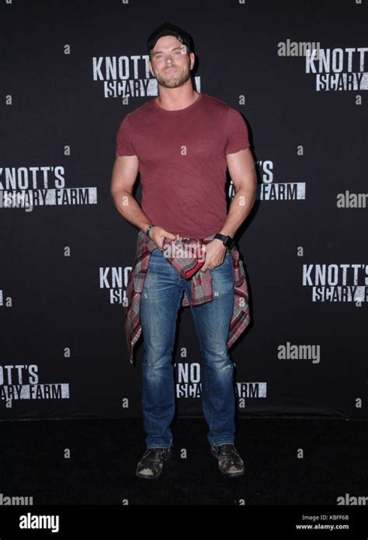 2017 Knott's Scary Farm Celebrity Night - Buena ParkPictured: Ariel Winter,Levi Meaden,Bella ThorneAlabama BarkerAlyssa JirrelsAngela SarafyanAriel WinterLevi MeadenGregg SulkinBethany MotaBreanna YdeBrec BassingerBrenda SongBritt RobertsonCarrington DurhamDrake BellElviraEmma KenneyForever In Your MindFrankie MunizGleb SavchenkoHayley HasselhoffIsabela MonerJeannie MaiJojo SiwaJonathan SadowskiKellan LutzKelli BerglundKira KosarinLizzy GreeneMackenzie ZieglerMaddie ZieglerMadisyn ShipmanPierson FodeRonen RubinsteinJessica Parker KennedyRyan NewmanSammi HanrattySasha PieterseHudson SheafferScout ComptonShenae Grimes BeechJosh BeechSofia CarsonThomas BarbuscaVanessa HudgensRef: SPL1592092 300917 NON-EXCLUSIVEPicture by: SplashNews.comSplash News and PicturesUSA: +1 310-525-5808London: +44 (0)20 8126 1009Berlin: +49 175 3764 Rights