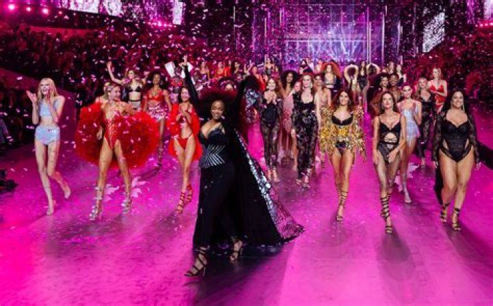 2017 Victoria&rsquo;s Secret Fashion Show Performances