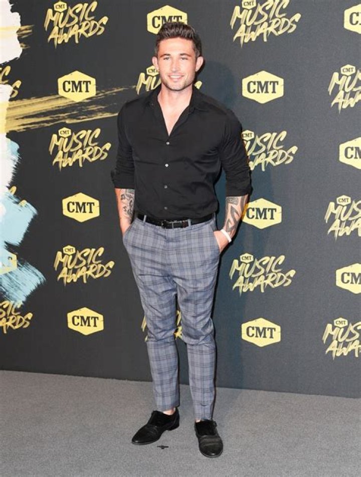 2018 CMT Music Awards Men’s Fashion — See The Hottest Hunks