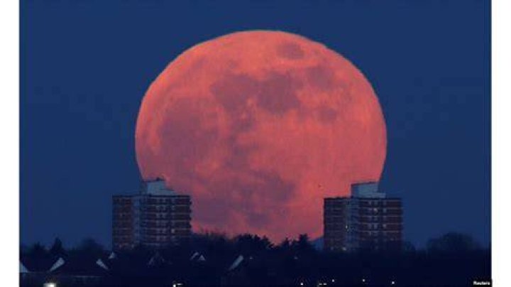 2018 Super Blue Blood Moon — Photos – Hollywood Life