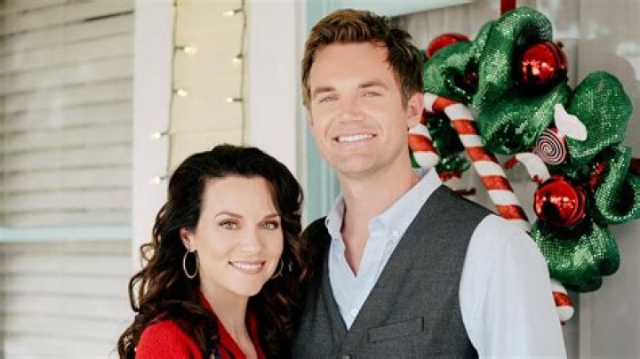 ‘A Christmas Wish’s Hilarie Burton & Tyler Hilton Talk Holiday Movie – Hollywood Life
