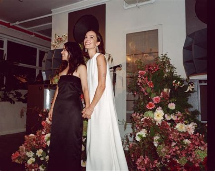 Abbi Jacobson Married: ‘Broad City’ Star Weds Jodi Balfour