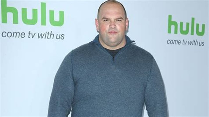 Actor Poses Shirtless After Losing 500 Lbs. – Hollywood Life