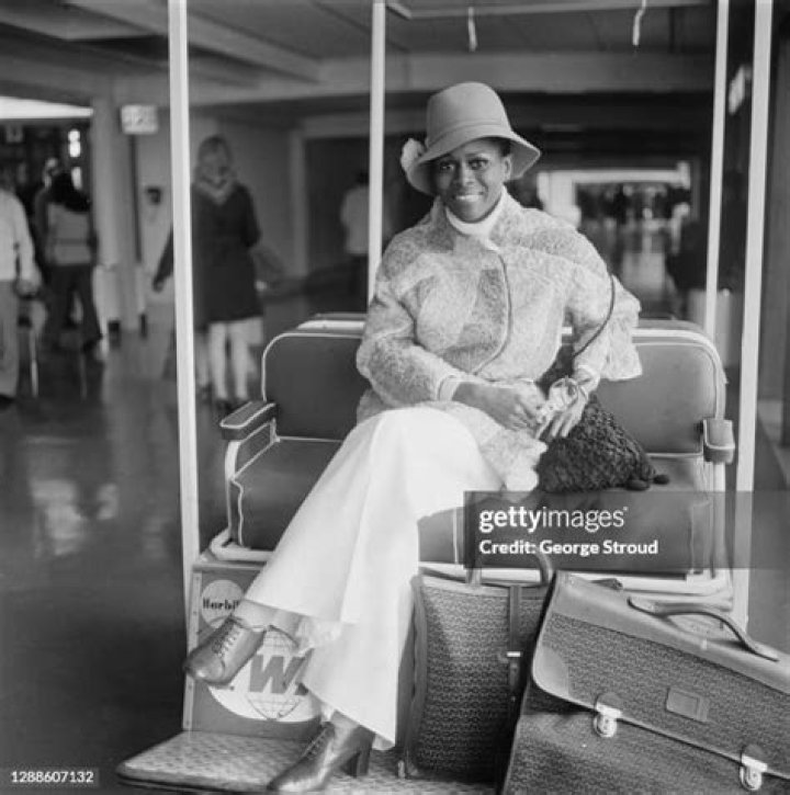 Actress Cicely Tyson At Heathrow Airport - 1973 Actress Cicely Tyson At Heathrow Airport - 1973