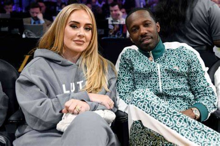 Adele Spotted Out On Another Dinner Date With BF Rich Paul In Oversized Shirt & Leggings — Photos