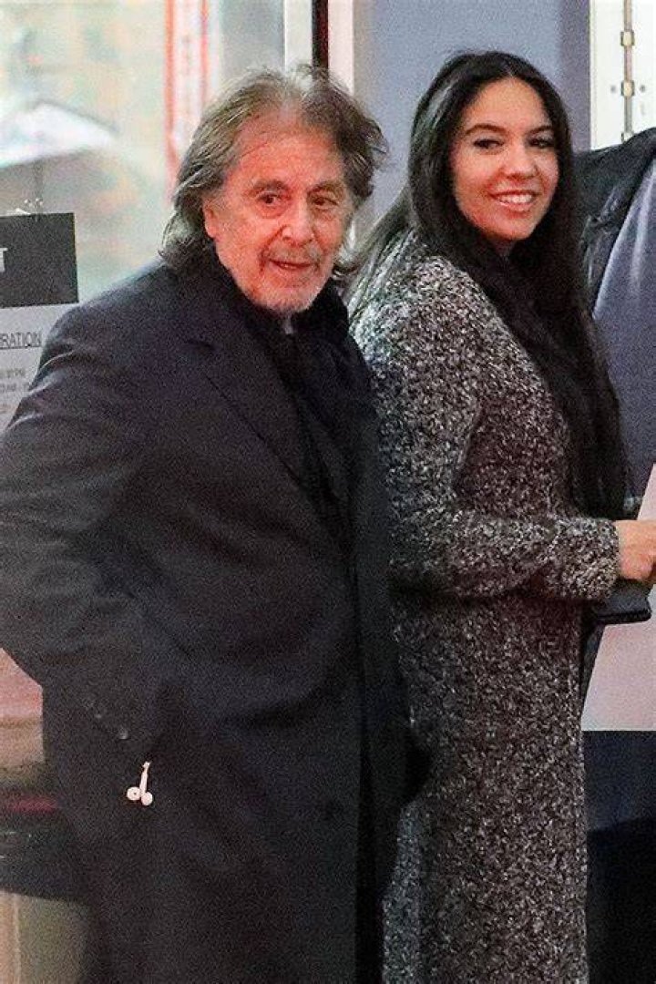Al Pacino’s Girlfriend Seen In 1st Photos After Pregnancy News – Hollywood Life