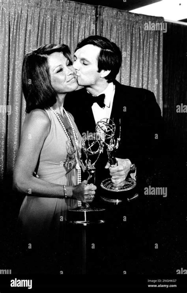 Alan Alda Kisses Moore Mary Tyler Moore