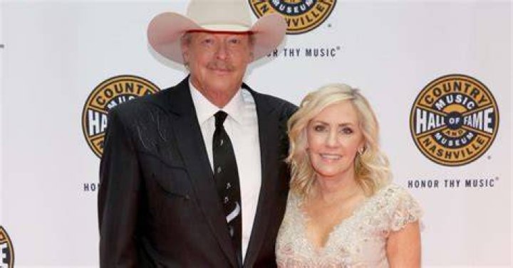 Alan Jackson and wife Denise and their daughters Mattie, Alexandra and Dani