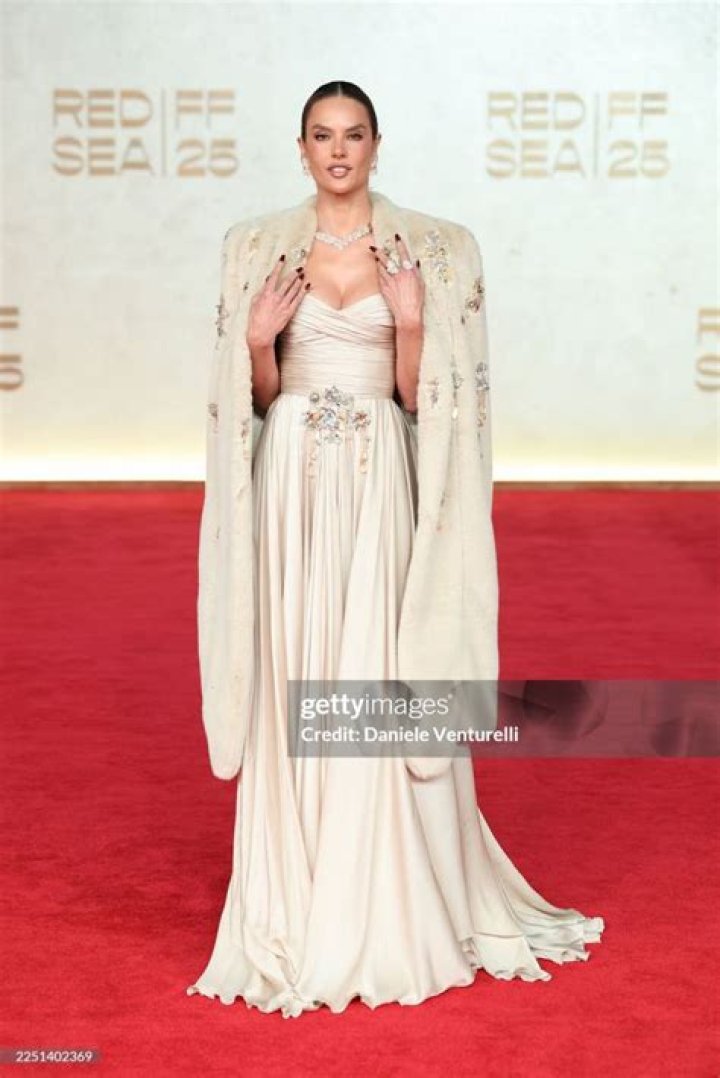 Alessandra Ambrosio in Zuhair Murad
