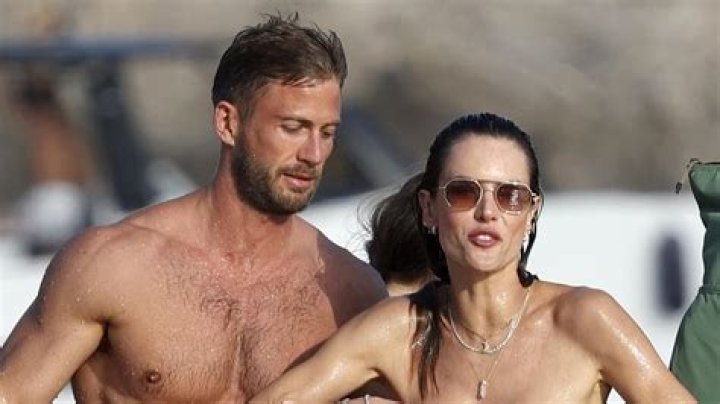 Alessandra Ambrosio Rocks Strapless Bikini At Beach With Richard Lee – Hollywood Life
