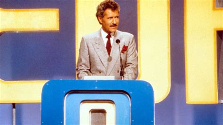 Alex Trebek Calls Jeopardy! Contestant A Loser In ‘Savage’ Clip: Watch – Hollywood Life