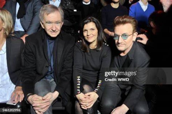 Ali & Bono, Front Row