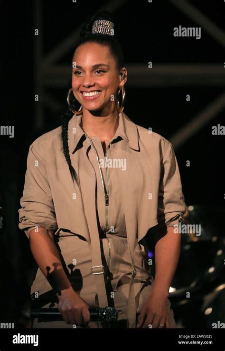 Alicia Keys At The 2004 VMAs