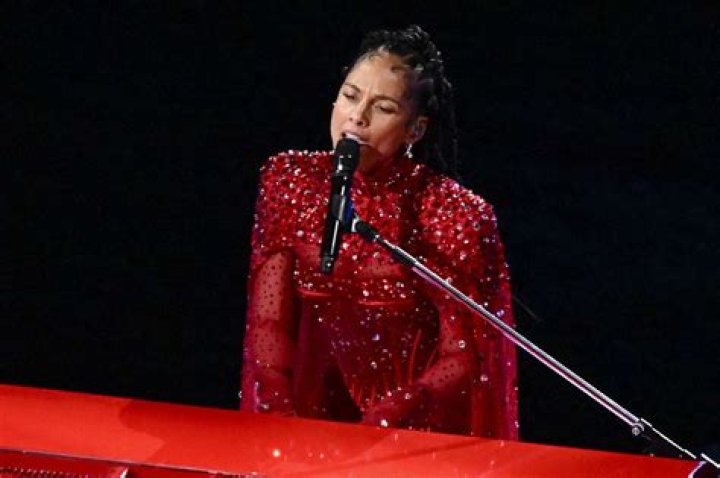 Alicia Keys At The Super Bowl Pre-Game In 2008