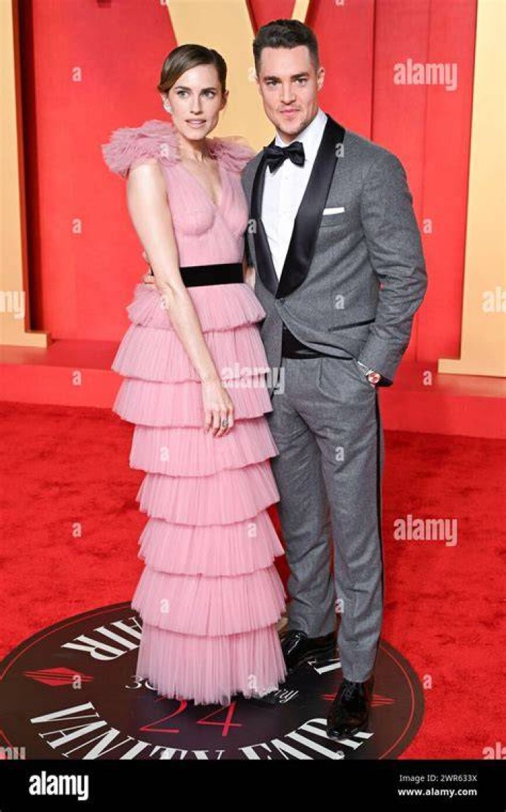 Alison Williams and Alexander Dreymon
