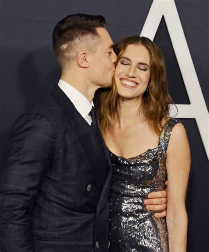 Allison Williams and Alexander Dreymon, Side By Side