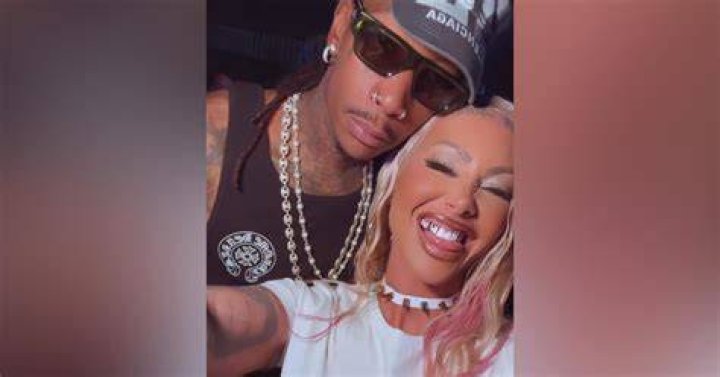 Amber Rose & Future in 'Mask Off'