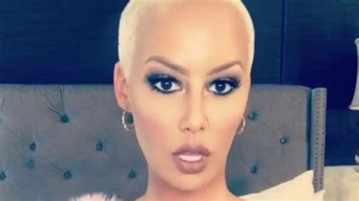 amber rose braless strapless bra pic instagram