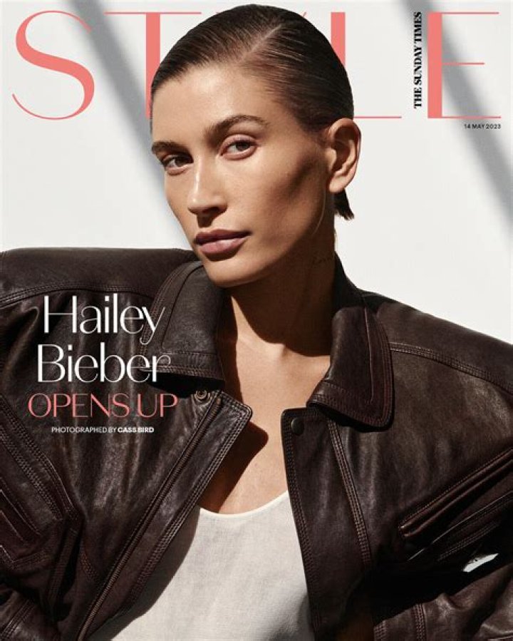 American Model Hailey Bieber spotted running errands while out and about in Los Angeles, CA, USA. Pictured: Hailey Rhode Bieber Ref: SPL5299028 240322 NON-EXCLUSIVE Picture by: SplashNews.com Splash News and Pictures USA: +1 310-525-5808 London: +44 (0)20 8126 1009 Berlin: +49 175 3764 166 World Rights, No France Rights, No Italy Rights, No Japan Rights