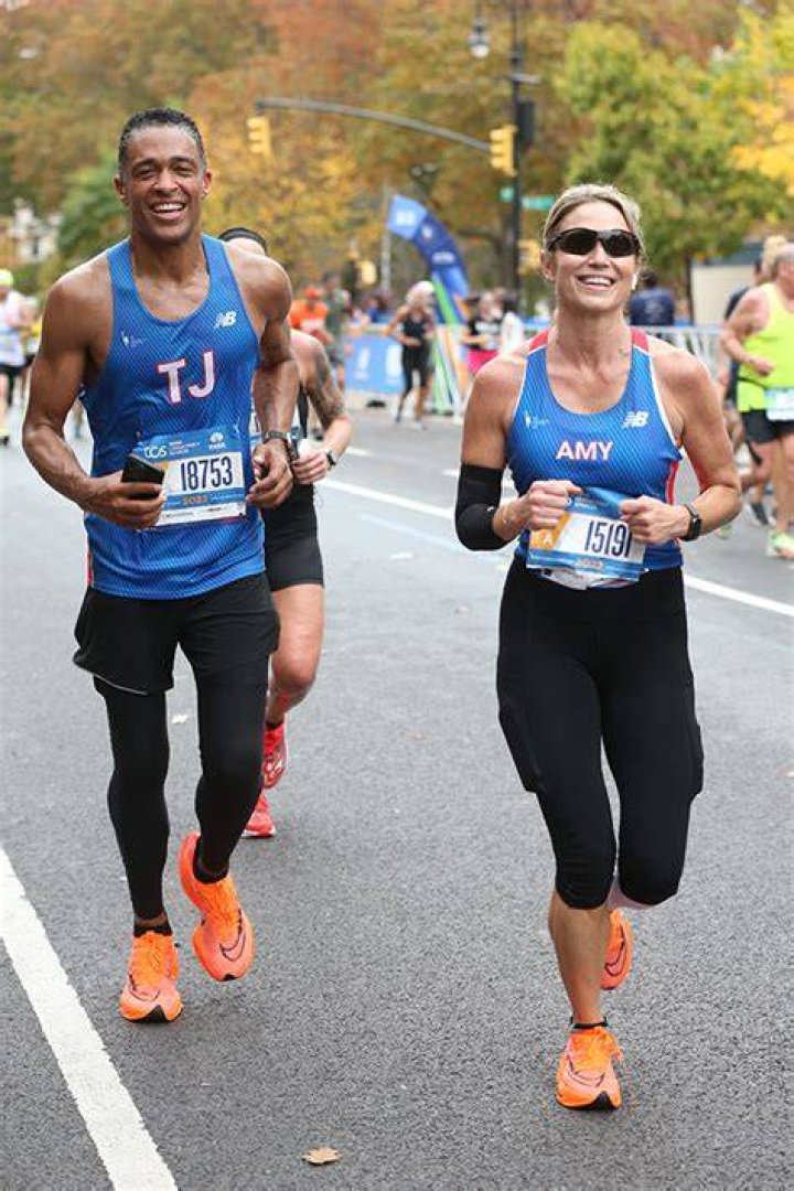 Amy Robach & T.J. Holmes Shut Down Instagrams After Friendly Photos – Hollywood Life