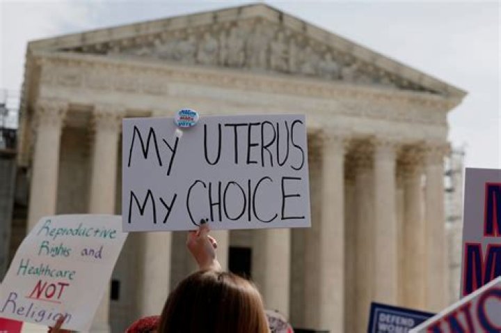 Amy Schumer, Raven Symoné & More Speak Out For Abortion Rights At 2021 Women’s Marches