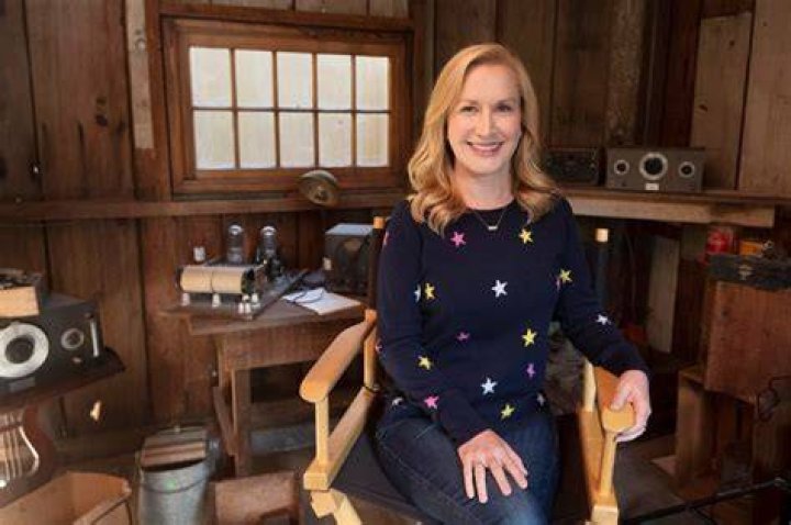 Angela Kinsey in the birthplace of Silicon Valley, The Original HP Garage