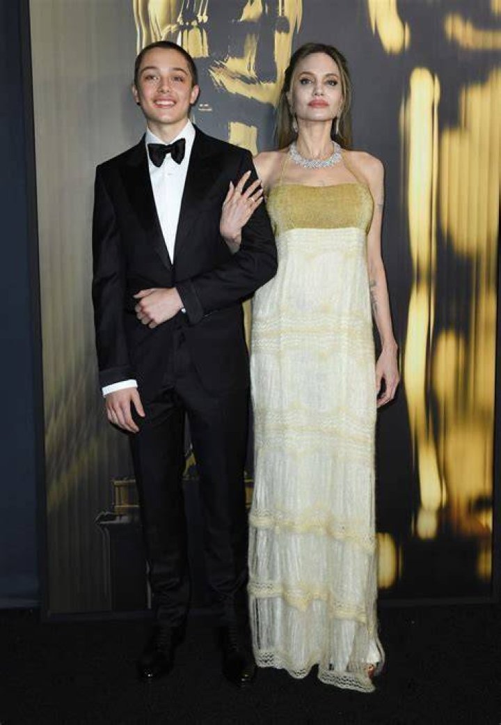 Angelina Jolie With Knox & Vivienne: Photos