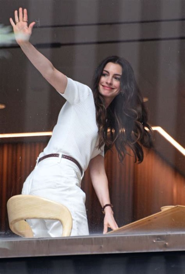 Anne Hathaway On The Set Of &lsquo;WeCrashed&rsquo;