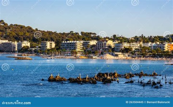 Antibes, FRANCE - *EXCLUSIVE* - Lionel Richie, the proud father of the bride, takes a moment to unwind at the picturesque Eden Roc Antibes, following his daughter Sofia's beautiful wedding to Elliot Grainge. Pictured: Lionel Richie BACKGRID USA 23 APRIL 2023 USA: +1 310 798 9111 / UK: +44 208 344 2007 / *UK Clients - Pictures Containing Children Please Pixelate Face Prior To Publication*