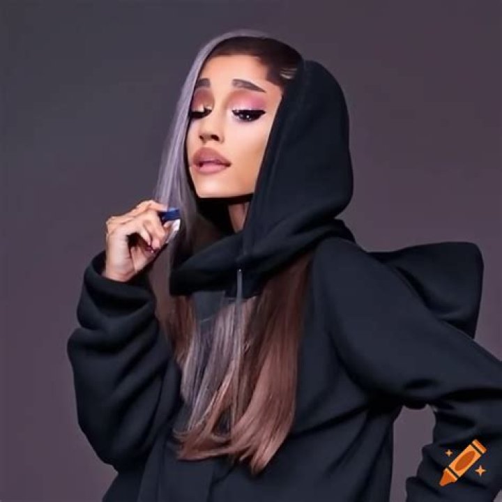 Ariana Grande In Black Sweatshirt