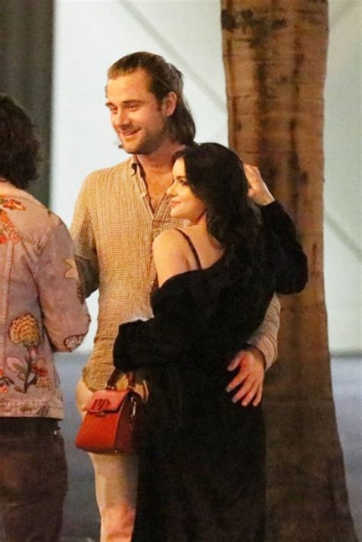 Ariel Winter cozies up to Luke Benward