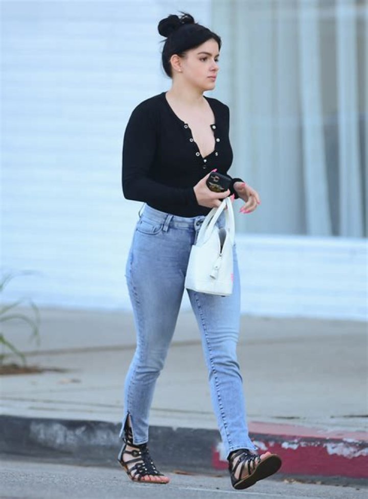 Ariel Winter Rocks Plunging Top & Goes Makeup-Free On Outing As Luke Benward Romance Heats Up