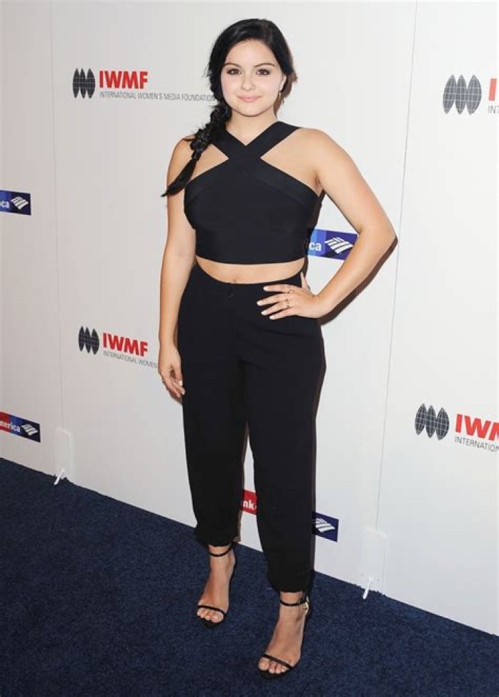 Ariel Winter Wearing Crop Tops: PICS