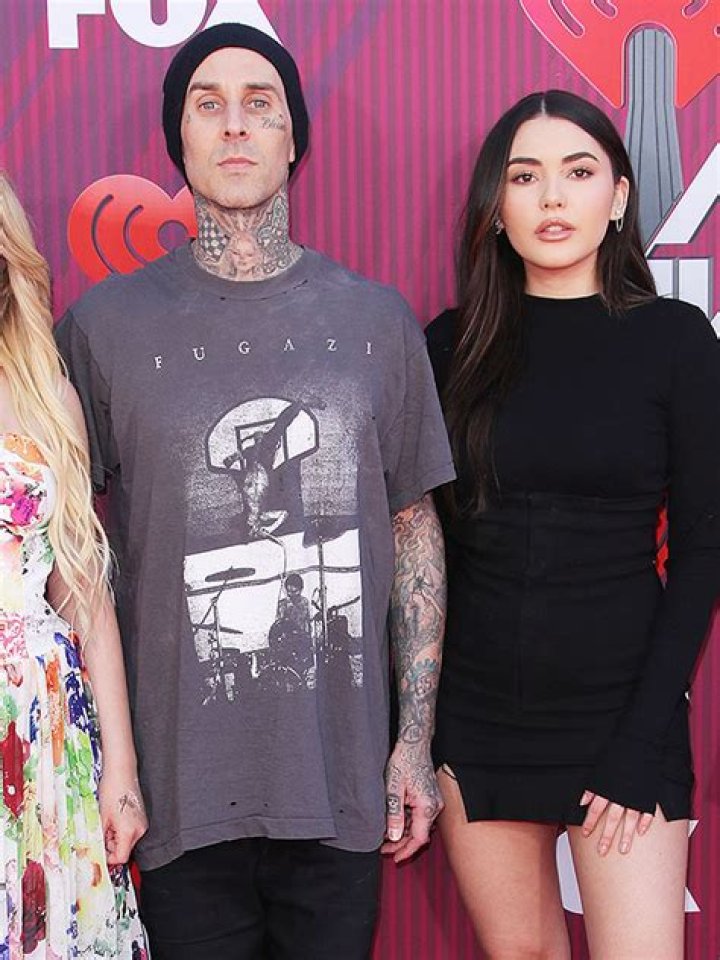 Atiana De La Hoya Thanks Fans For Prayers Amid Travis Barker Health Crisis – Hollywood Life