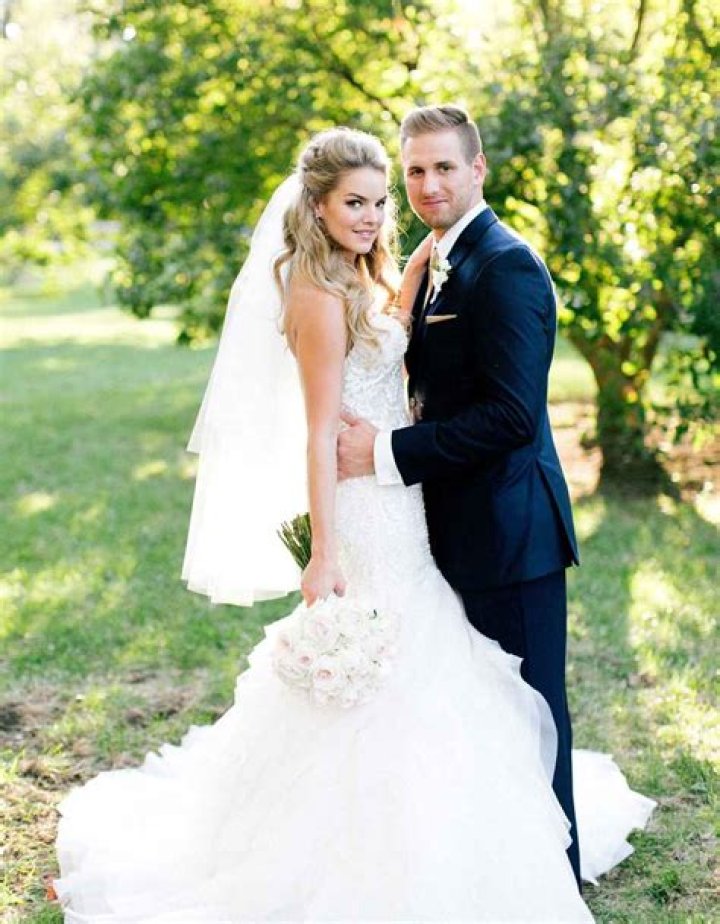 ‘Bachelor’s Nikki Ferrell Marries Tyler Vanloo — See Her Gorgeous Gown