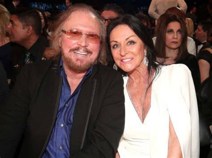 Barry Gibb and his wife, Linda, and their kids