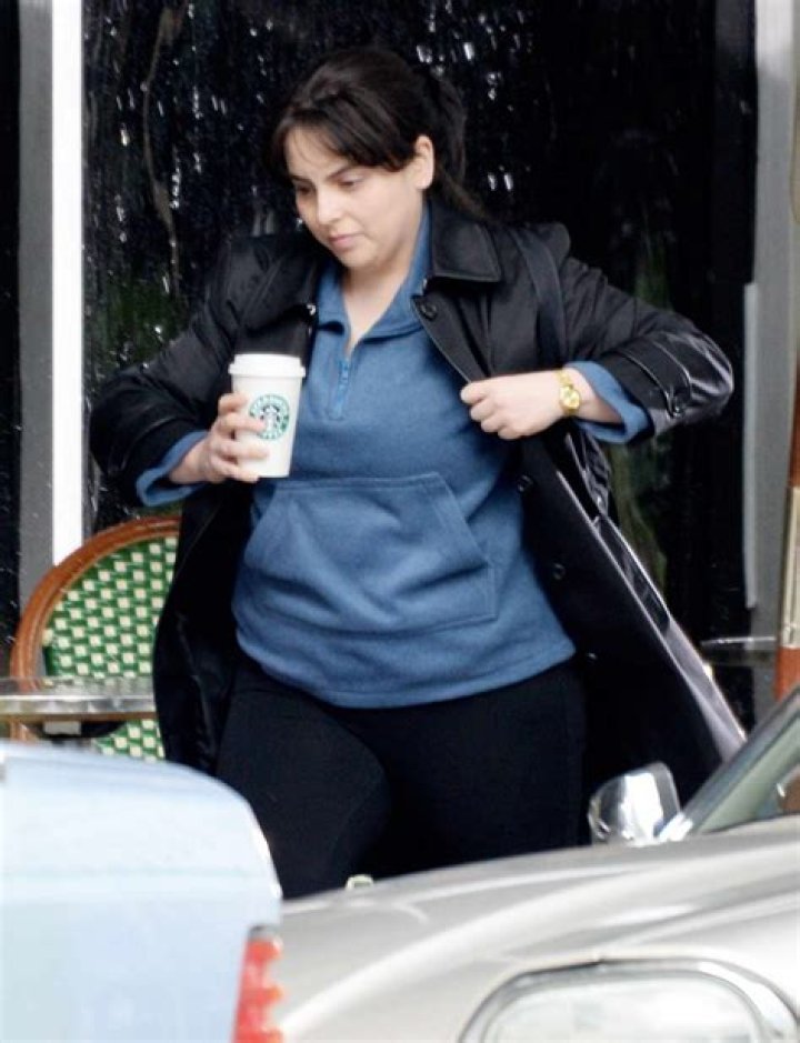 Beanie Feldstein Transforms Into Monica Lewinsky On Set Of ‘Impeachment: American Crime Story’