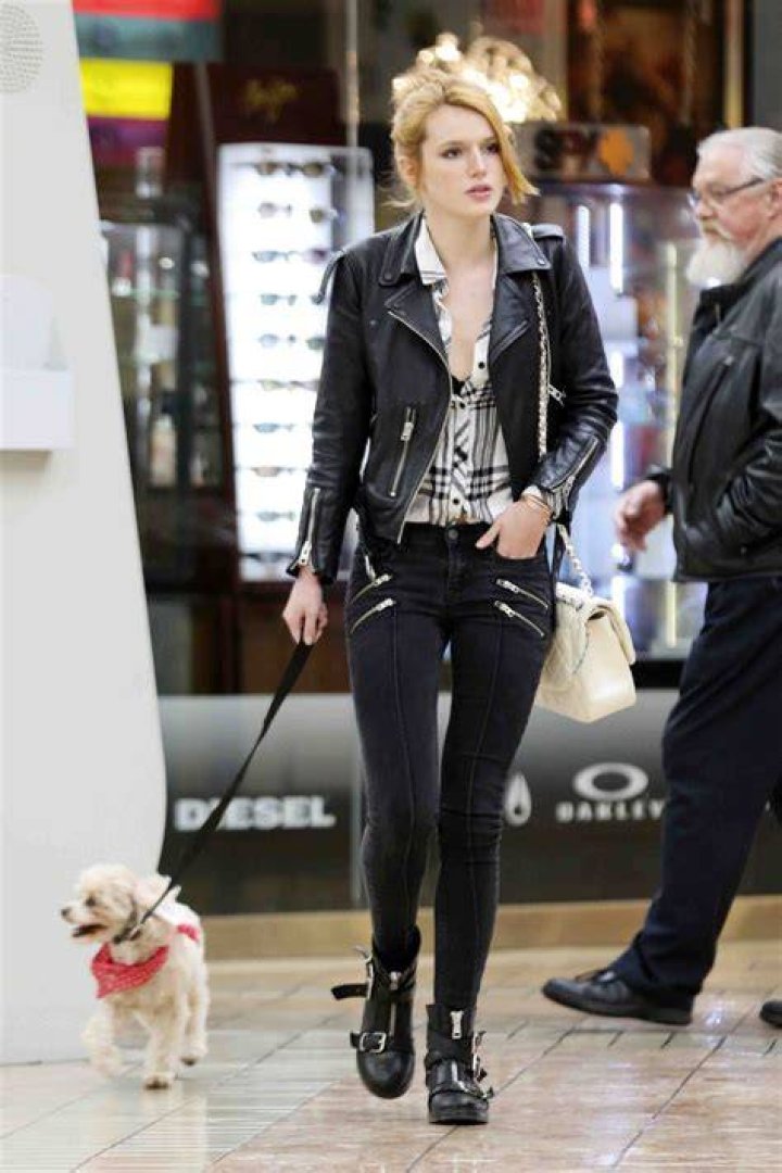 Bella Thorne Outfits