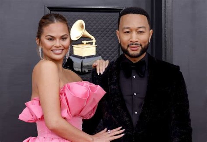 Best Couples At SAG Awards 2017 –Chrissy Teigen, John Legend & More