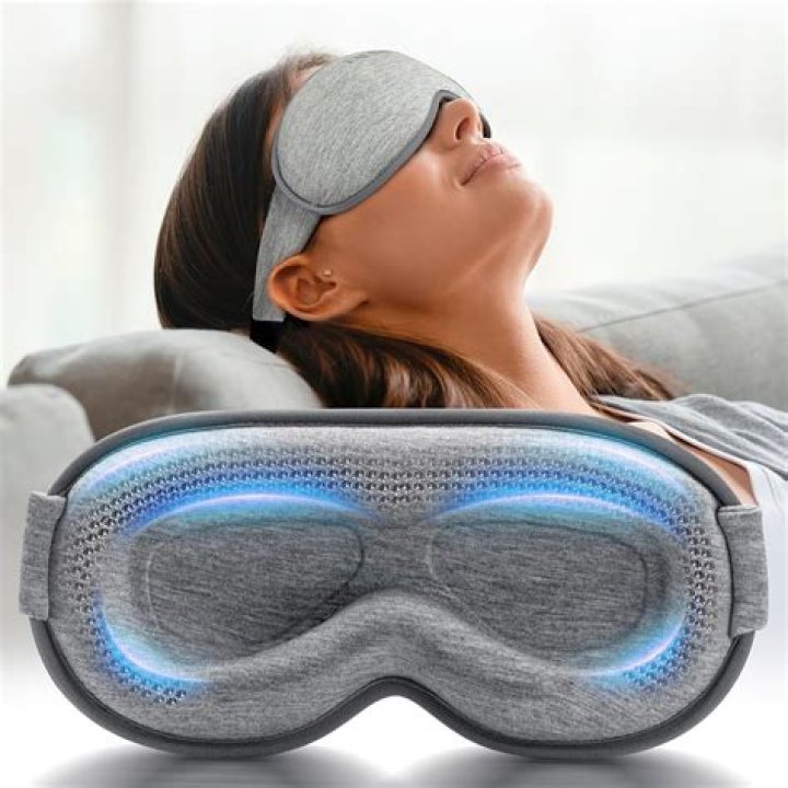 BEST EYE MASK &ndash; R&eacute;Vive Masque Des Yeux Instant De-Puffing Gel Eye Mask, $28, reviveskincare.com