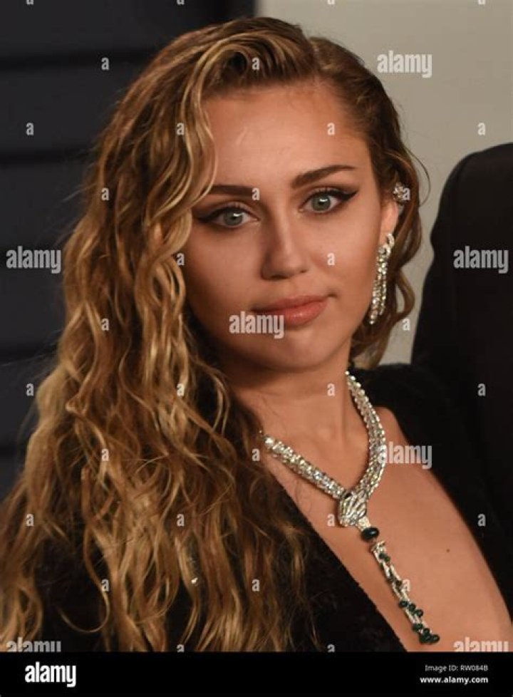Beverly Hills, CA - Miley Cyrus and her boyfriend arrive for her launch of her new album at Gucci in Beverly Hills Pictured: Miley Cyrus BACKGRID USA 9 MARCH 2023 USA: +1 310 798 9111 / UK: +44 208 344 2007 / *UK Clients - Pictures Containing Children Please Pixelate Face Prior To Publication*