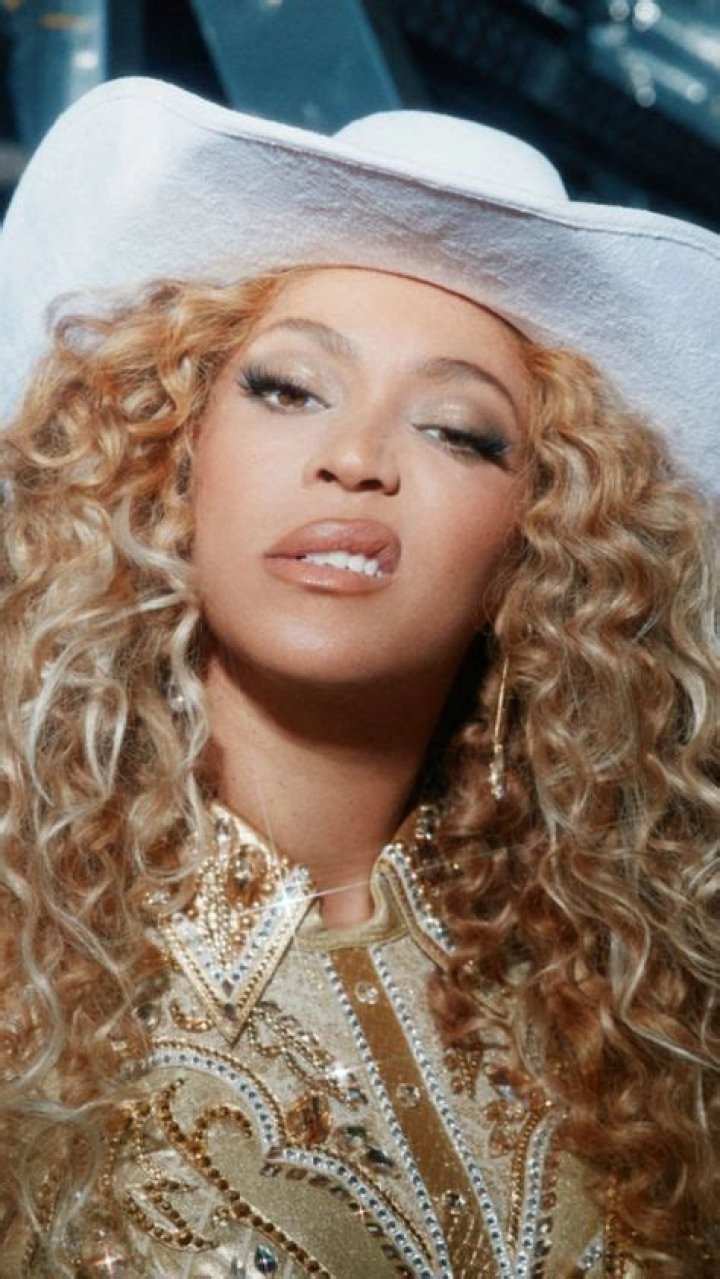Beyonce Channeling A Bee In Yellow & Black