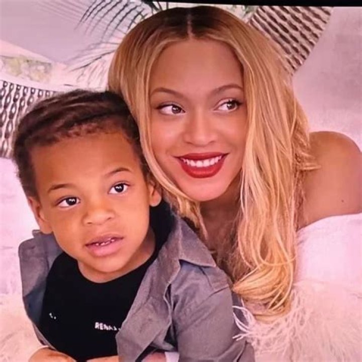 Beyonce & Her Mom Tina Knowles Are Twins In Lookalike Baby Photos – Hollywood Life