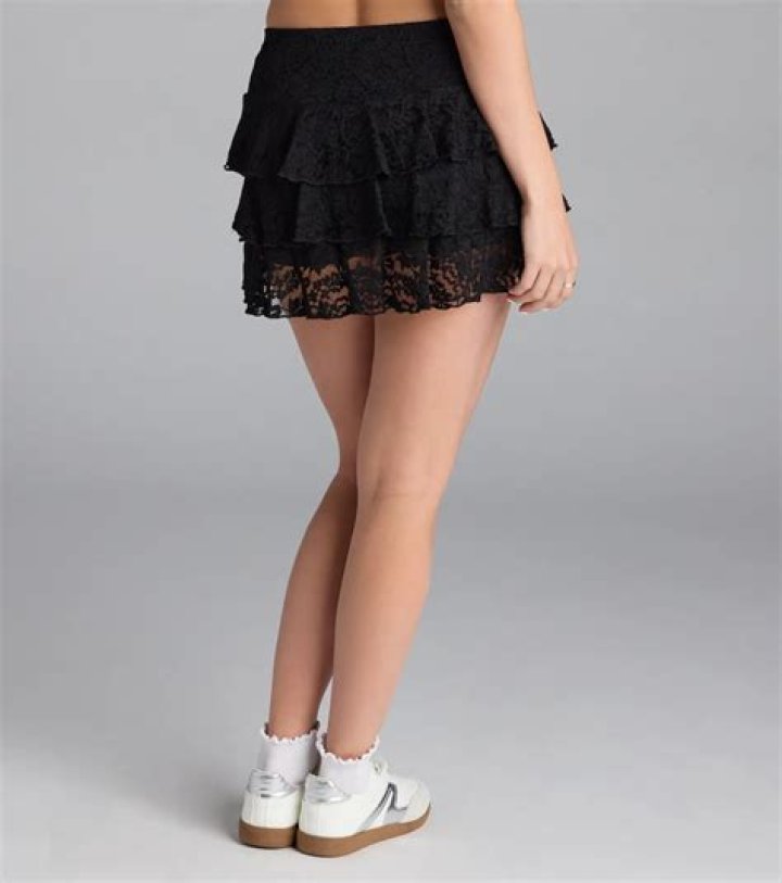 Beyonce In Ruffled Skirt