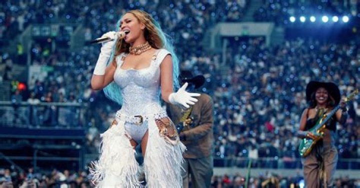 Beyonce Wardrobe Malfunction