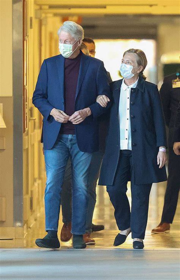 Bill Clinton Links Arms With Wife Hillary As He’s Discharged From Hospital After Infection – Photos