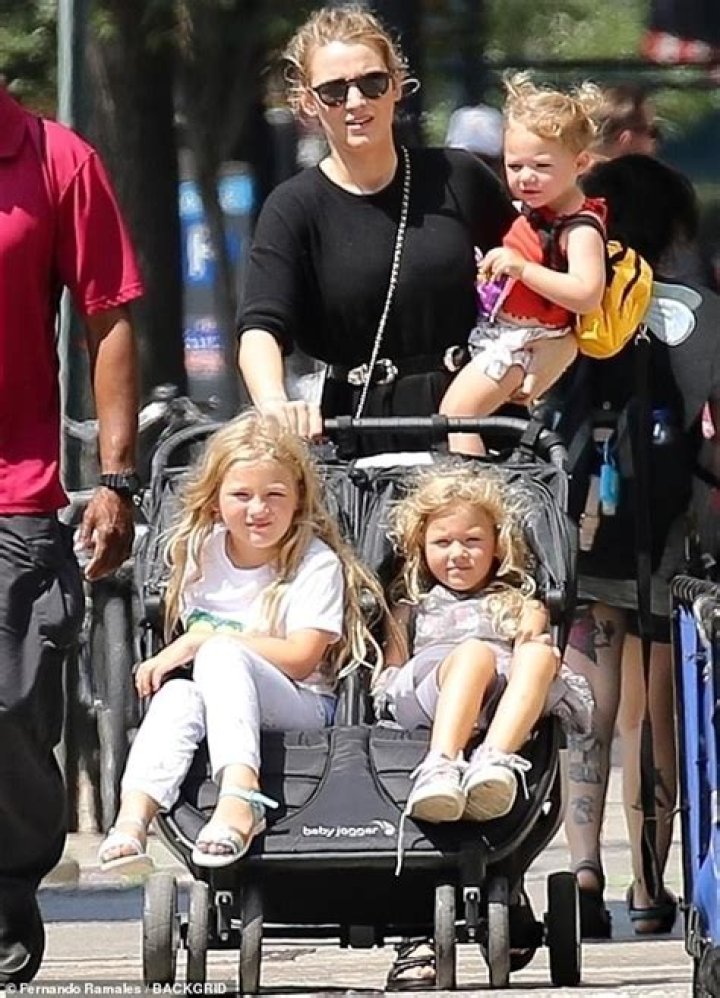 Blake Lively Daughters