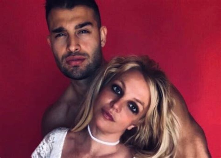 Britney Spears & BF Sam Asghari Show Off Their Toned Bodies During A Romantic Beach Date — Pics