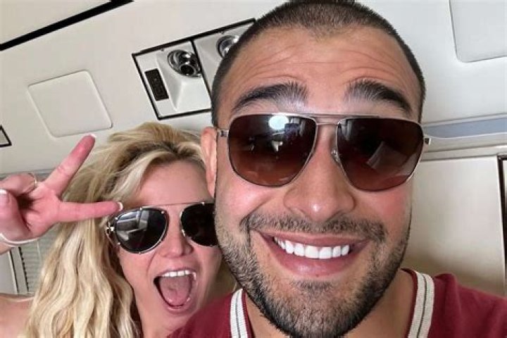 Britney Spears Rocks Sexy Yellow Thong Bikini While In Maui With Sam Asghari – Watch